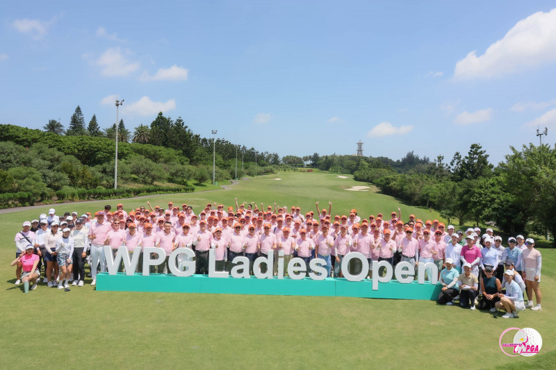 2026大聯大女子高爾夫公開賽-職業業餘配對賽參與貴賓與選手一同合影。（大會提供）