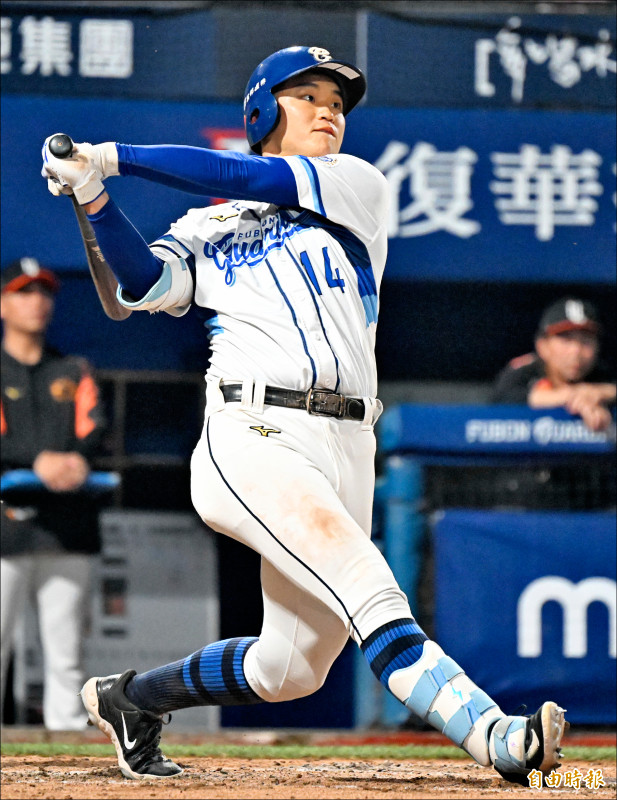 悍將王苡丞單場兩支長打進帳3分打點，生涯首度獲選單場MVP。（記者林正堃攝）