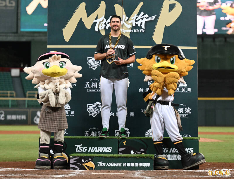 艾速特獲選MVP。（記者李惠洲攝）