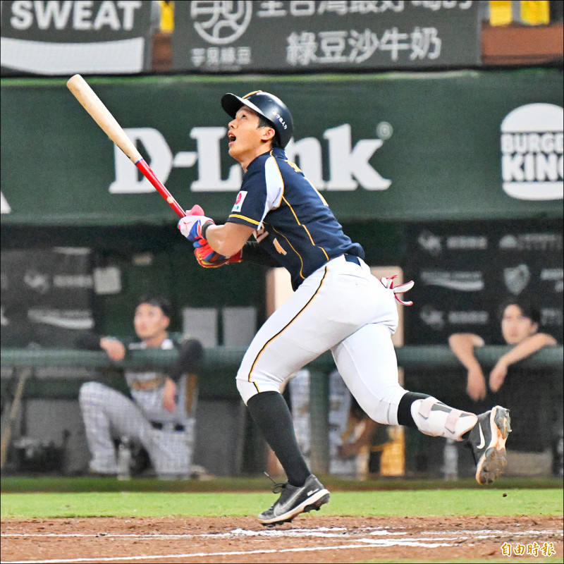 兄弟張士綸本季首度先發，擔任開路先鋒。
（記者李惠洲攝）
