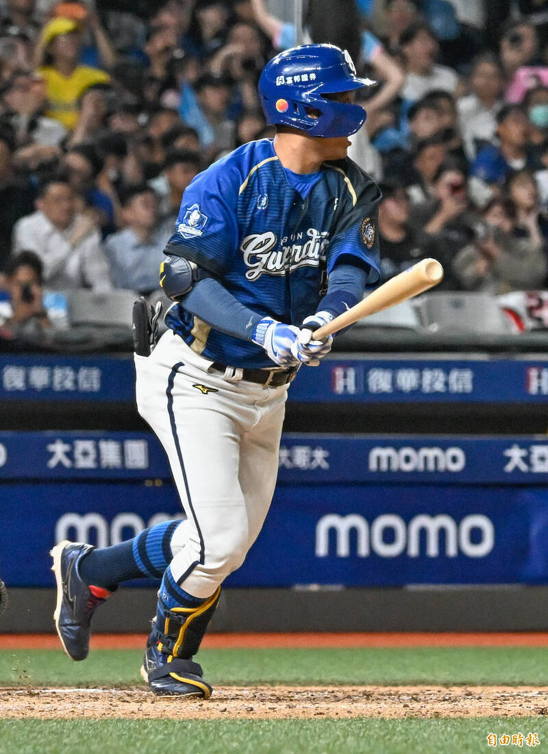 林書逸敲出三壘安打。（記者陳志曲攝）