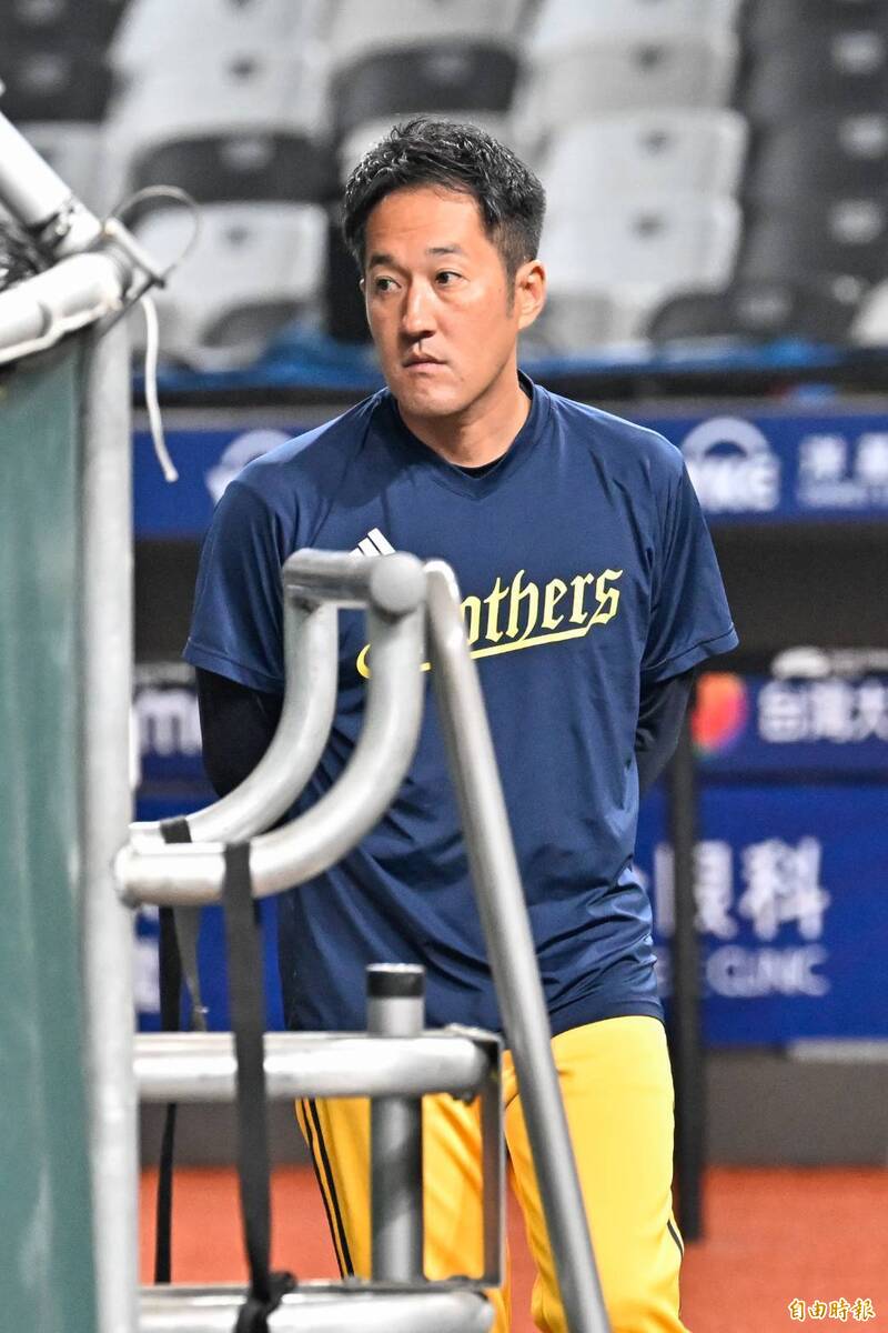 兄弟總教練平野惠一。（記者陳志曲攝）