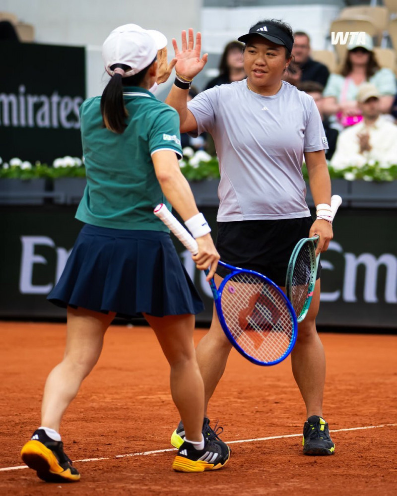 梁恩碩（右起）攜手日本老將青山修子勇闖法網女雙4強。（取自WTA X）