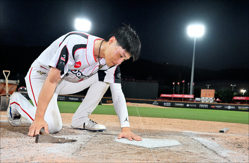 龍隊張政禹5月底跑出生涯首次盜本壘。（資料照）