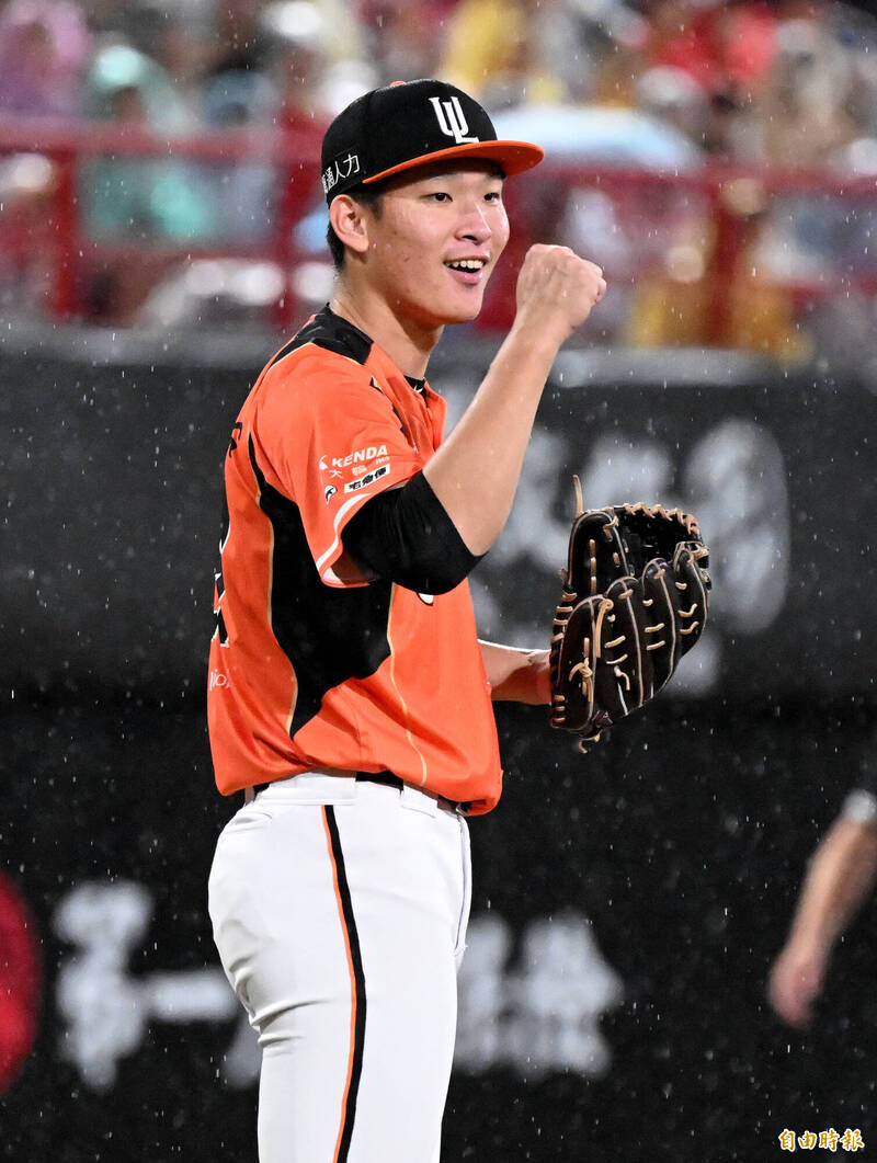 鍾允華驚險守住勝利。（記者林正堃攝）