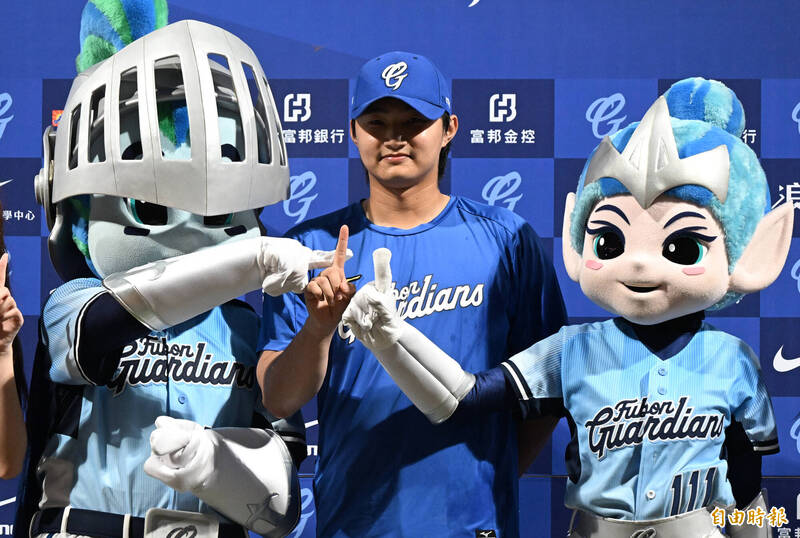 富邦悍將李東洺拿下本季第10勝，獲選單場MVP。（記者林正堃攝）