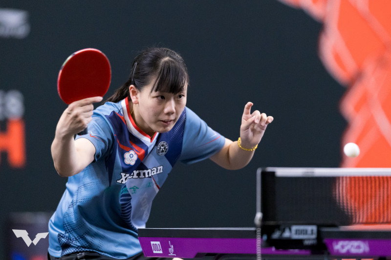 黃愉偼在女單首輪逆轉日本好手長崎美柚，挺進32強。（取自WTT官網）