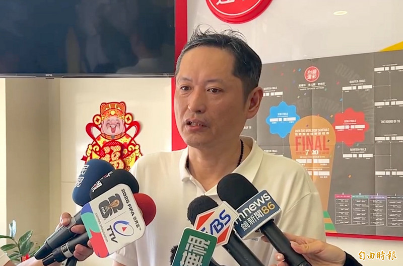 何昱奇運今天出面向李洋致歉，也宣布將繳回運動彩券經銷商執照。（記者蔡淑媛攝）