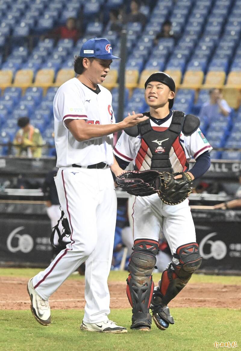 黃玠瀚、白井雄登。（記者廖耀東攝）