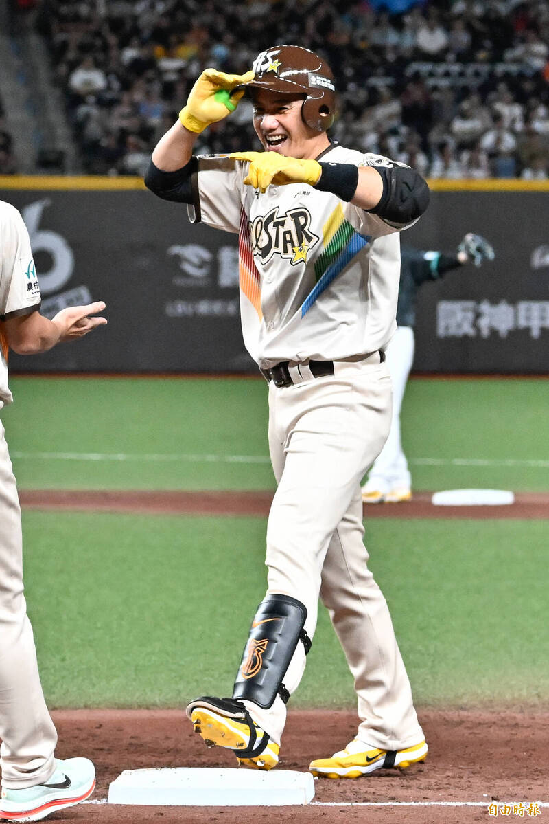 陳鏞基代打敲安。（記者陳志曲攝）