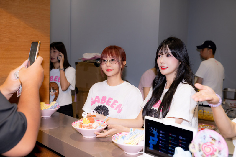 樂天女孩崔荷潾和高佳彬。（協奏曲文創提供）