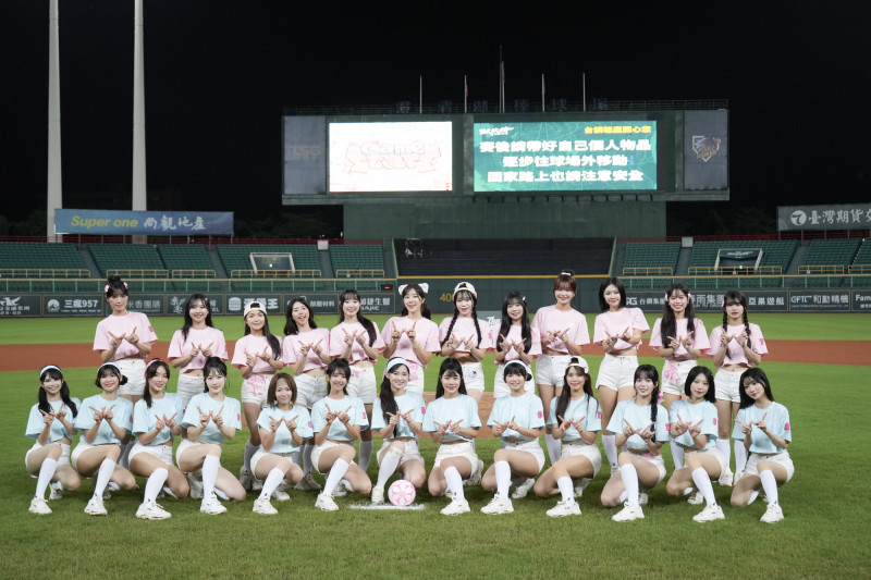 Wing Stars女孩日足壘球趣味表演賽
