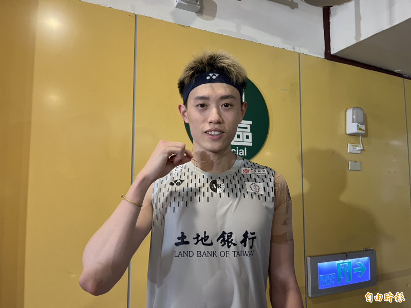林俊易分享項鍊的故事。（記者粘藐云攝）