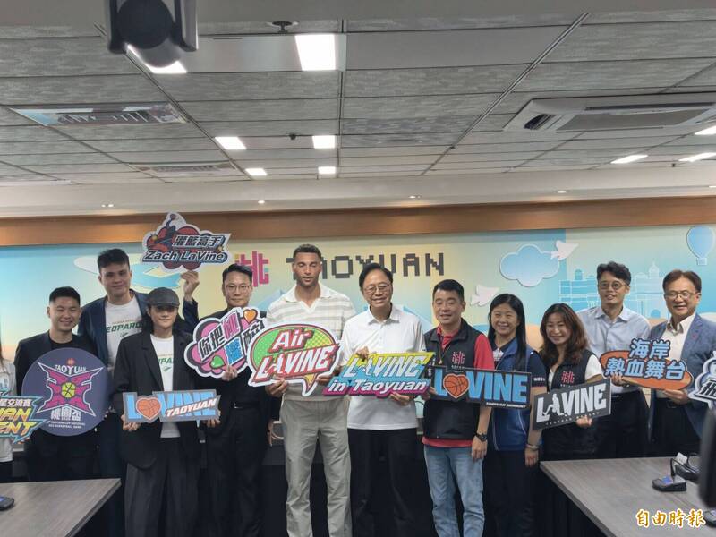 NBA球星Zach LaVine拜會桃園市政府。（記者謝武雄攝）