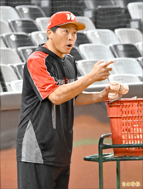 味全總教練葉君璋拿下執教生涯500勝。（記者陳志曲攝）