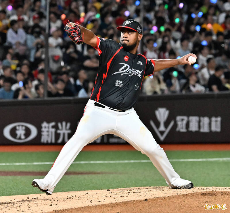 味全龍先發投手梅賽鍶。（記者陳志曲攝）