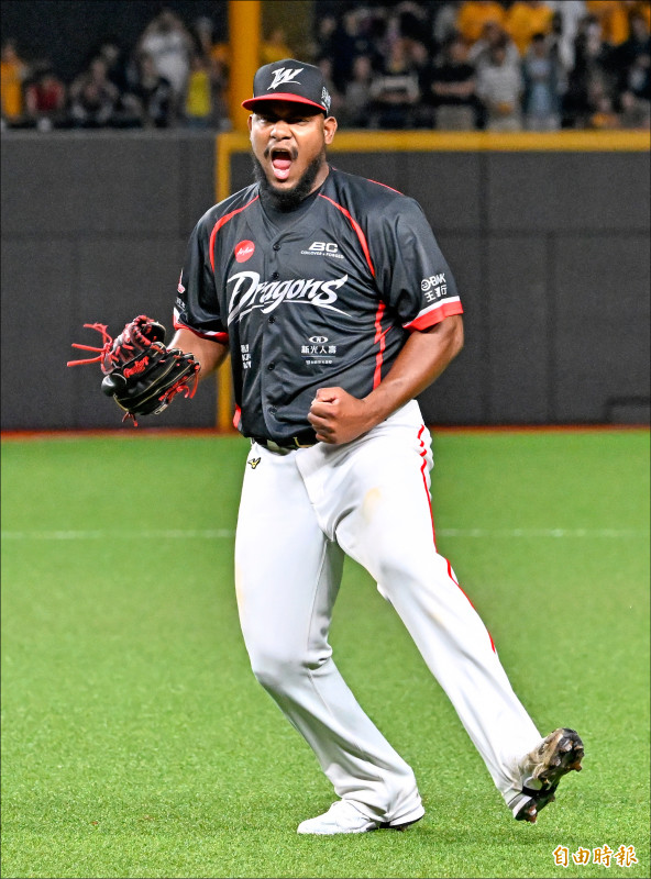 龍隊梅賽鍶先發8局失1分，生涯在大巨蛋4勝0敗。（記者陳志曲攝）