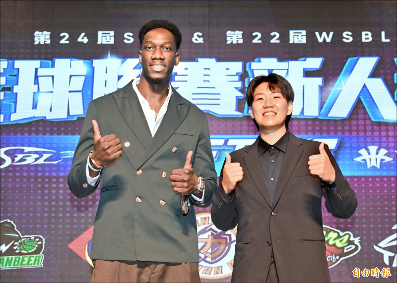 莫斯塔發（左）與蔡佑蓮分別成為SBL、WSBL選秀狀元。
（記者林正堃攝）