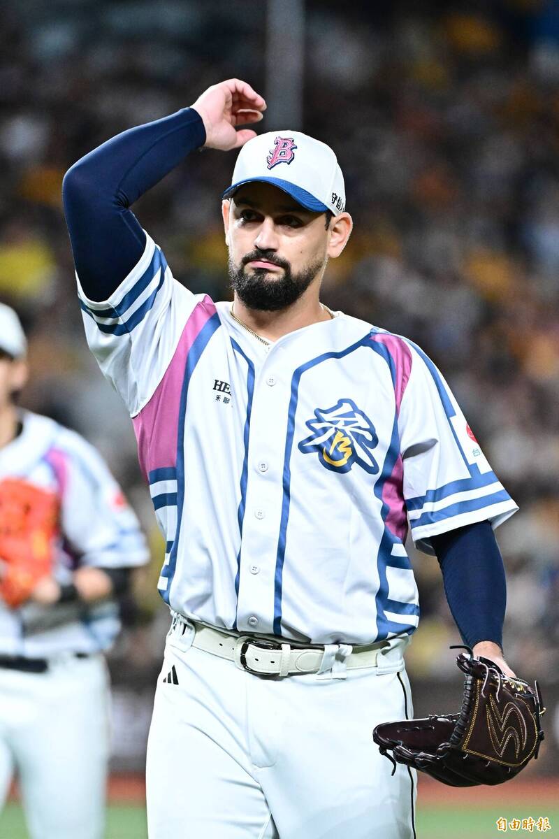 中信兄弟先發投手勝騎士。（記者陳逸寬攝）