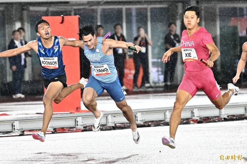楊俊瀚率台灣男子400接力隊奪銀（特派記者陳志曲攝）