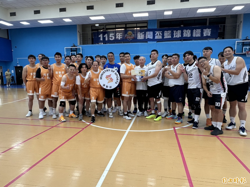運動部長李洋參與新聞盃籃球錦標賽。（記者盧養宣攝）
