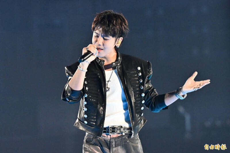 鼓鼓呂思緯在全民運選手之夜演出。（記者陳志曲攝）