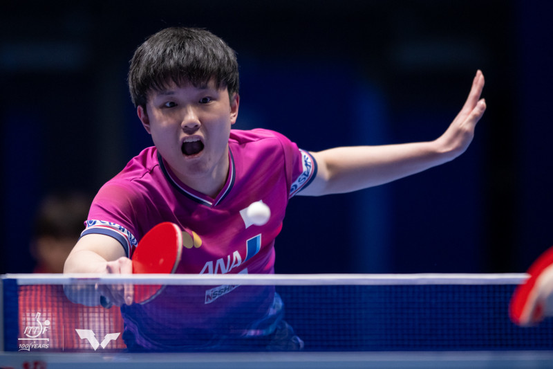 張本智和在決賽逆轉中國削球手李天陽，衛冕男單冠軍。（取自ITTF官網）