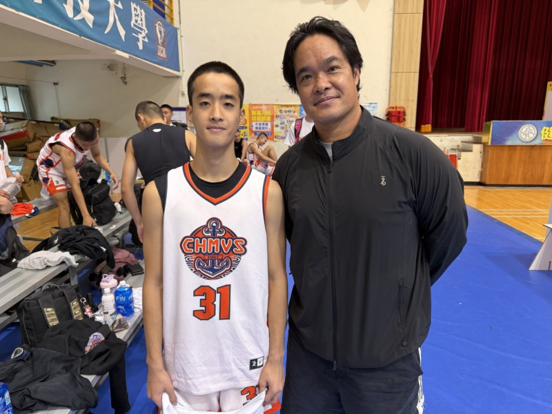 林智勝（右起）與兒子林晉頡。（高中體總提供）