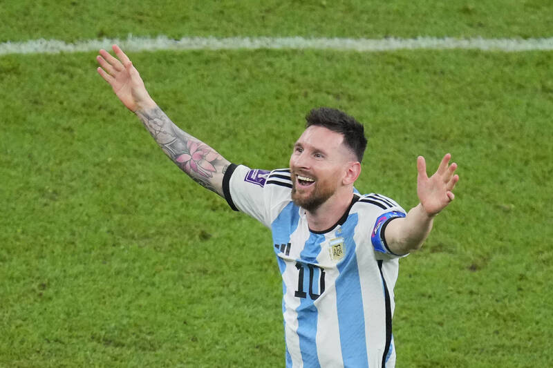 Football Messi Beats Judges Curry Wins Sporting News Sportsman Of The 