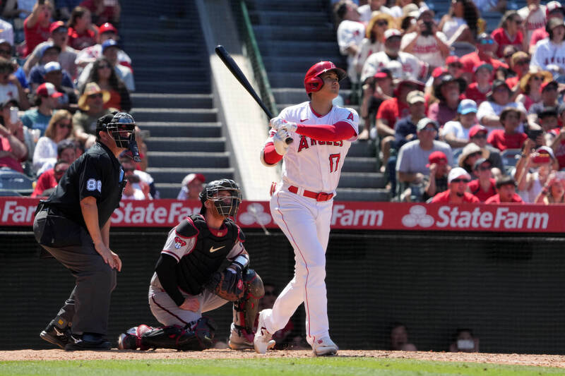 MLB》太誇張！大谷翔平怪力轟超輕鬆 隊友嚇壞：我感覺自己像12歲... - 自由體育