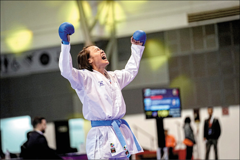 Gu Cuiping Wins Gold at Asian Karate Championships