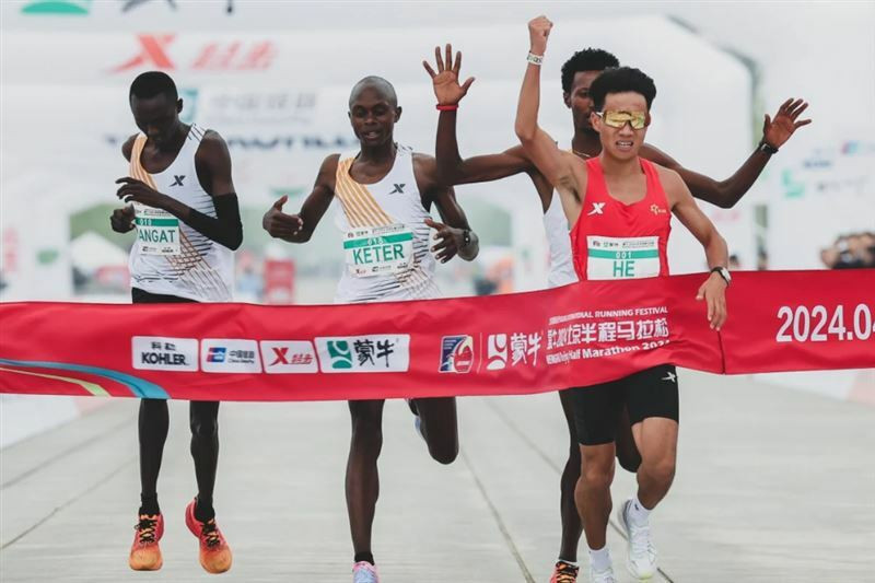 路跑》中國半馬爭議金牌自稱「受害者」 肯亞選手改口當「兔子」陪跑