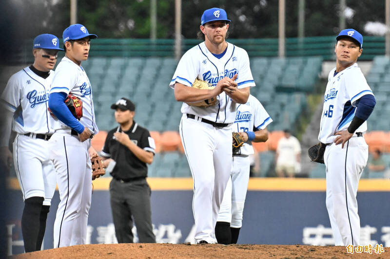 [討論] 富邦8月16敗平均失分與先發逃敗率