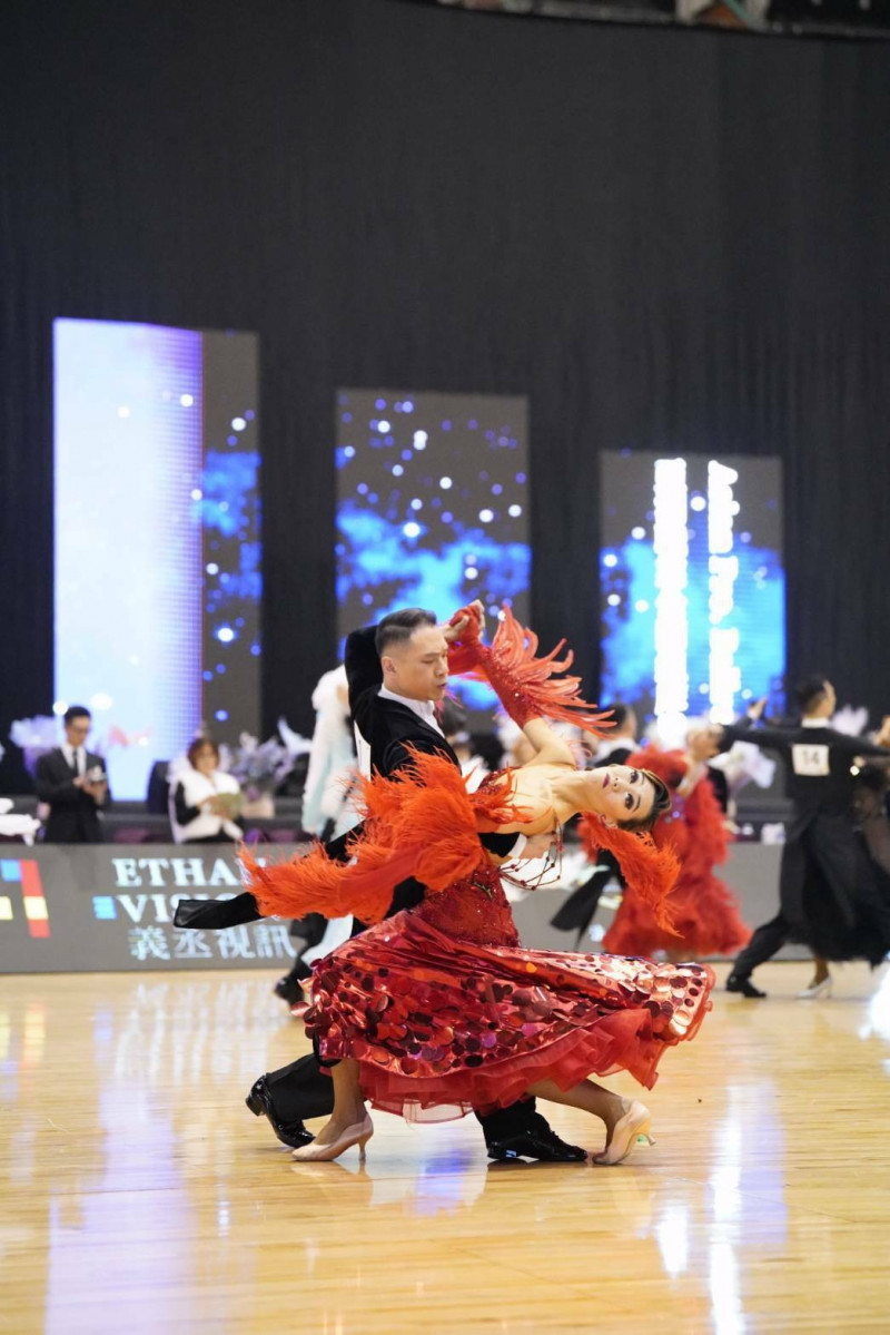 國標舞》亞巡賽台北公開賽 林長宏／李文萱亞洲職業摩登舞奪冠 - 自由體育