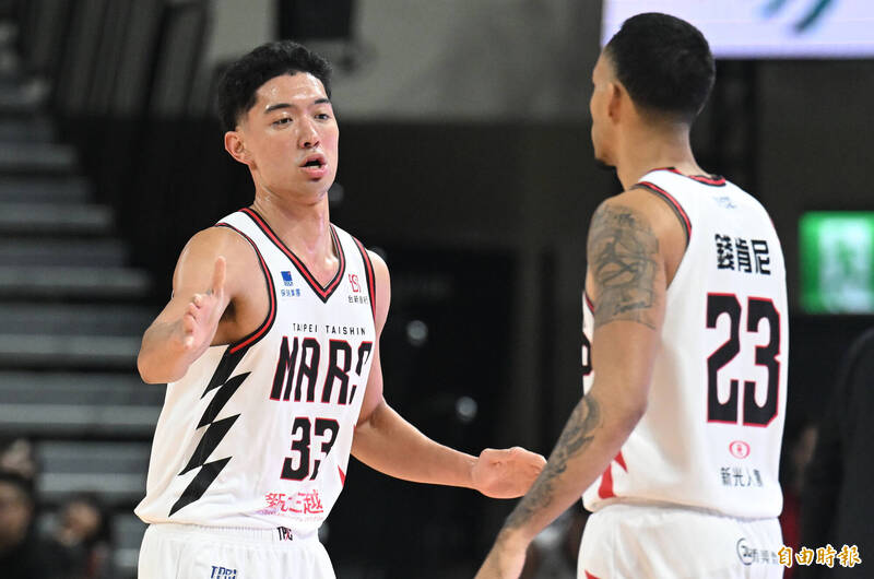 TPBL》雷蒙恩強心臟突破上籃 戰神逆轉聯盟龍頭國王拿3連勝 - 自由體育