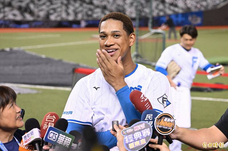 台日賽》日媒指在台灣人氣爆發 萬波中正開轟率火腿先馳得點 - 自由體育