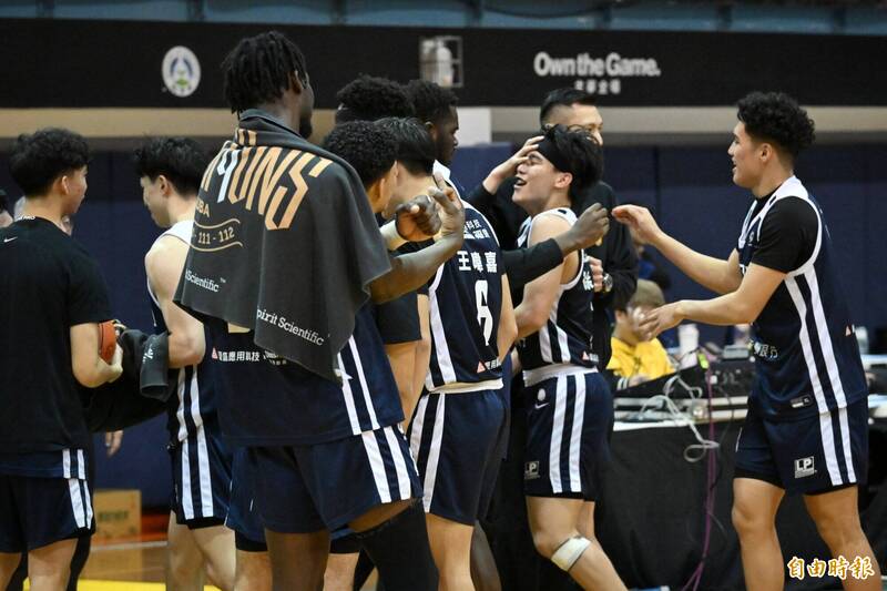 UBA》政大沒對手拿跨季47連勝 今對陣健行拚四強頭號種子 - 自由體育