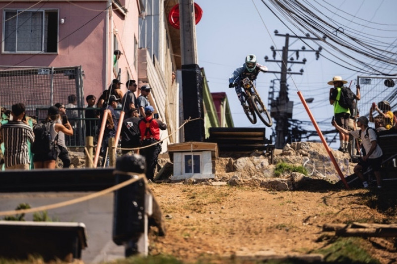 都市下坡賽》台灣車手江勝山遠征智利完賽 斯拉維克榮膺「港口之王」 - 自由體育