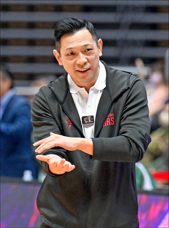 本土長人貧攻》三分球成主流 鎮守禁區新視野 - 自由體育