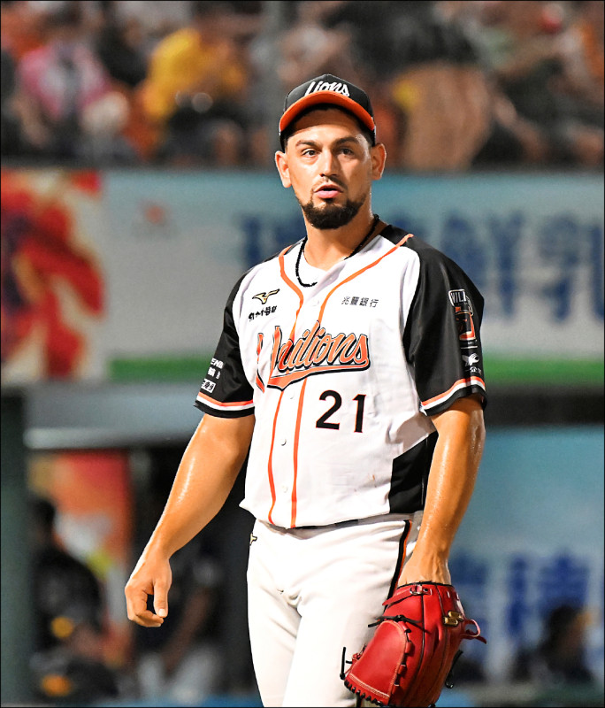 自由日日shoot》球隊搶人金錢遊戲 「228洋將條款」形同虛設 - 自由體育