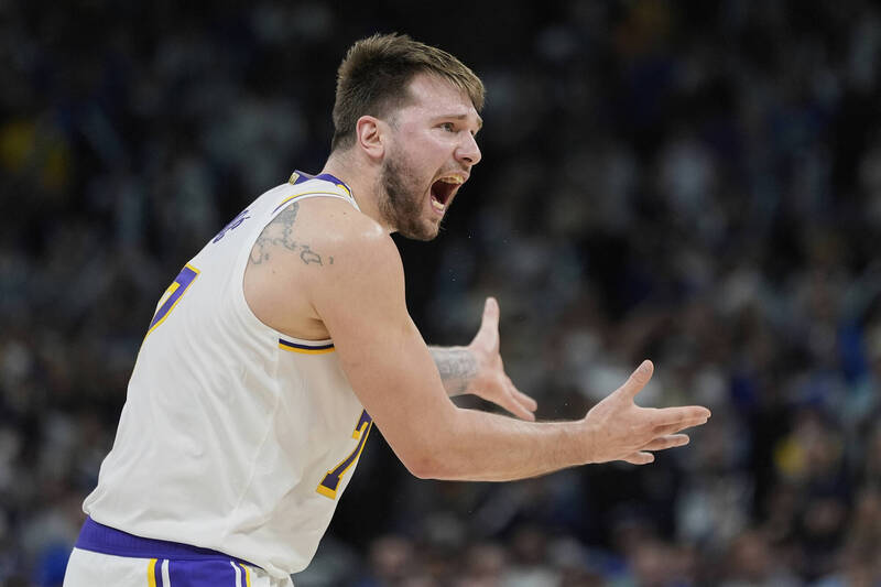 NBA季後賽》湖人1:3落後力拚大逆轉! 東契奇喊話:這是比誰先拿4勝 NBA季後賽》湖人1:3落後力拚大逆轉! 東契奇喊話:這是比誰先拿4勝