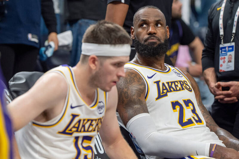 NBA季後賽》累!湖人只用5人打完下半場 詹姆斯上場46分鐘末節拿0分 NBA季後賽》累!湖人只用5人打完下半場 詹姆斯上場46分鐘末節拿0分