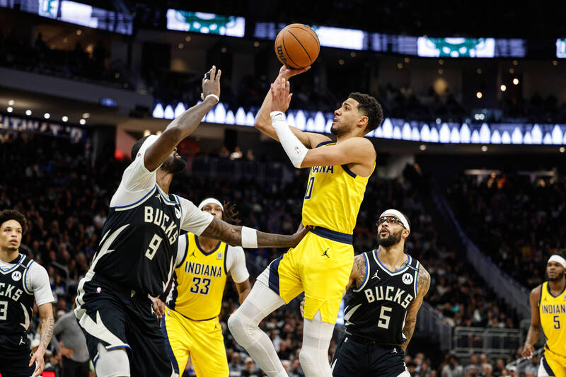 NBA季後賽》狂!「新控球之神」哈里伯頓17分15助攻屠殺公鹿 溜馬3:1聽牌 NBA季後賽》狂!「新控球之神」哈里伯頓17分15助攻屠殺公鹿 溜馬3:1聽牌