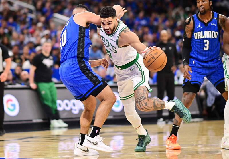 NBA季後賽》塔圖姆37分 衛冕軍塞爾提克力退魔術率先聽牌 NBA季後賽》塔圖姆37分 衛冕軍塞爾提克力退魔術率先聽牌