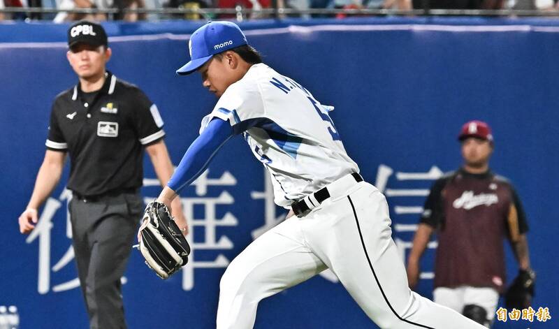 中職》「對不起布坎南！」  王念好守備失誤自責落淚