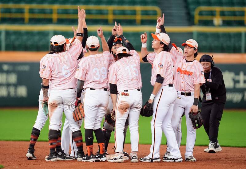 中職》猿、獅互演「盜壘秀」 餅總解釋緣由