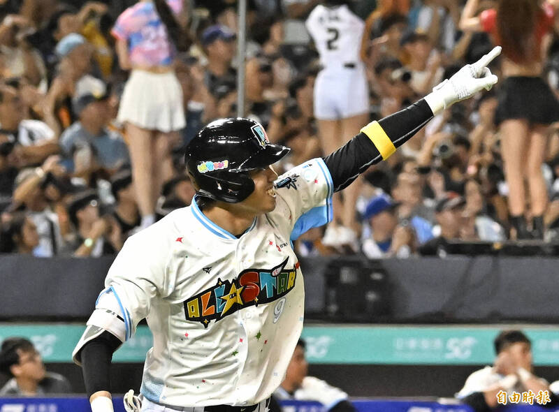 中職明星賽》2度滿壘攻破側投奇兵！明星隊得分先開張
