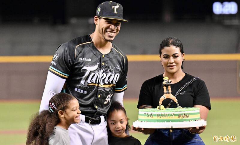 中職》魔鷹太太機上已無呼吸心跳！醫院急裝葉克膜搶救今早仍不治