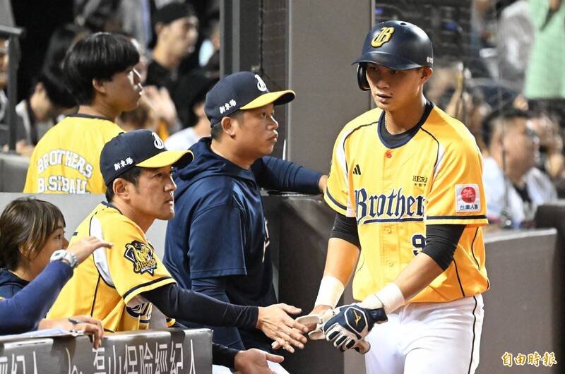 中職》從少棒到職棒第1支再見安打  岳政華的感想是「滿爽的！」