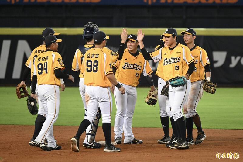 中職》兄弟5：3逆轉勝悍將 本季第6次在周末三連戰橫掃對手